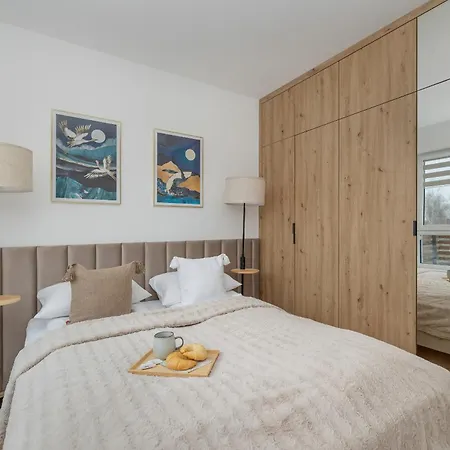 Cosy And Bright In With Furnished Balcony And Free Parking By Renters Dźwirzyno