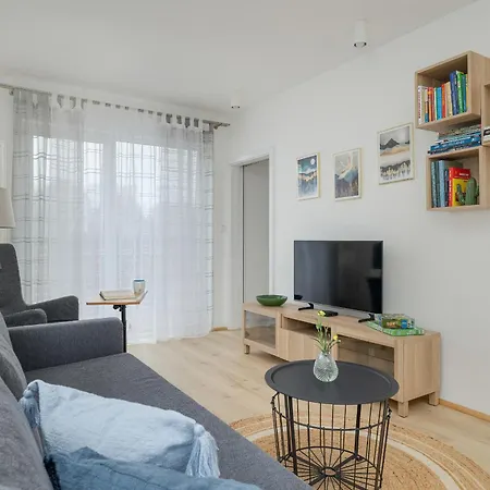 Apartament Cosy And Bright In With Furnished Balcony And Free Parking By Renters *