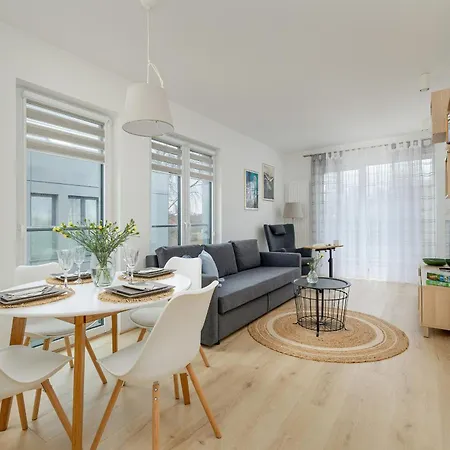 Apartament Cosy And Bright In With Furnished Balcony And Free Parking By Renters