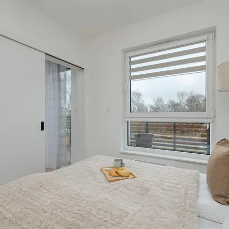 Cosy And Bright In With Furnished Balcony And Free Parking By Renters Apartament *
