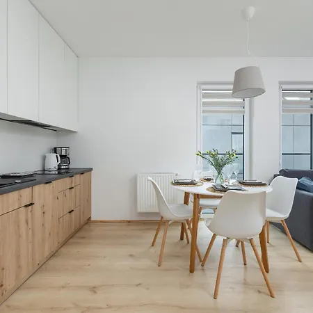 Apartament Cosy And Bright In With Furnished Balcony And Free Parking By Renters